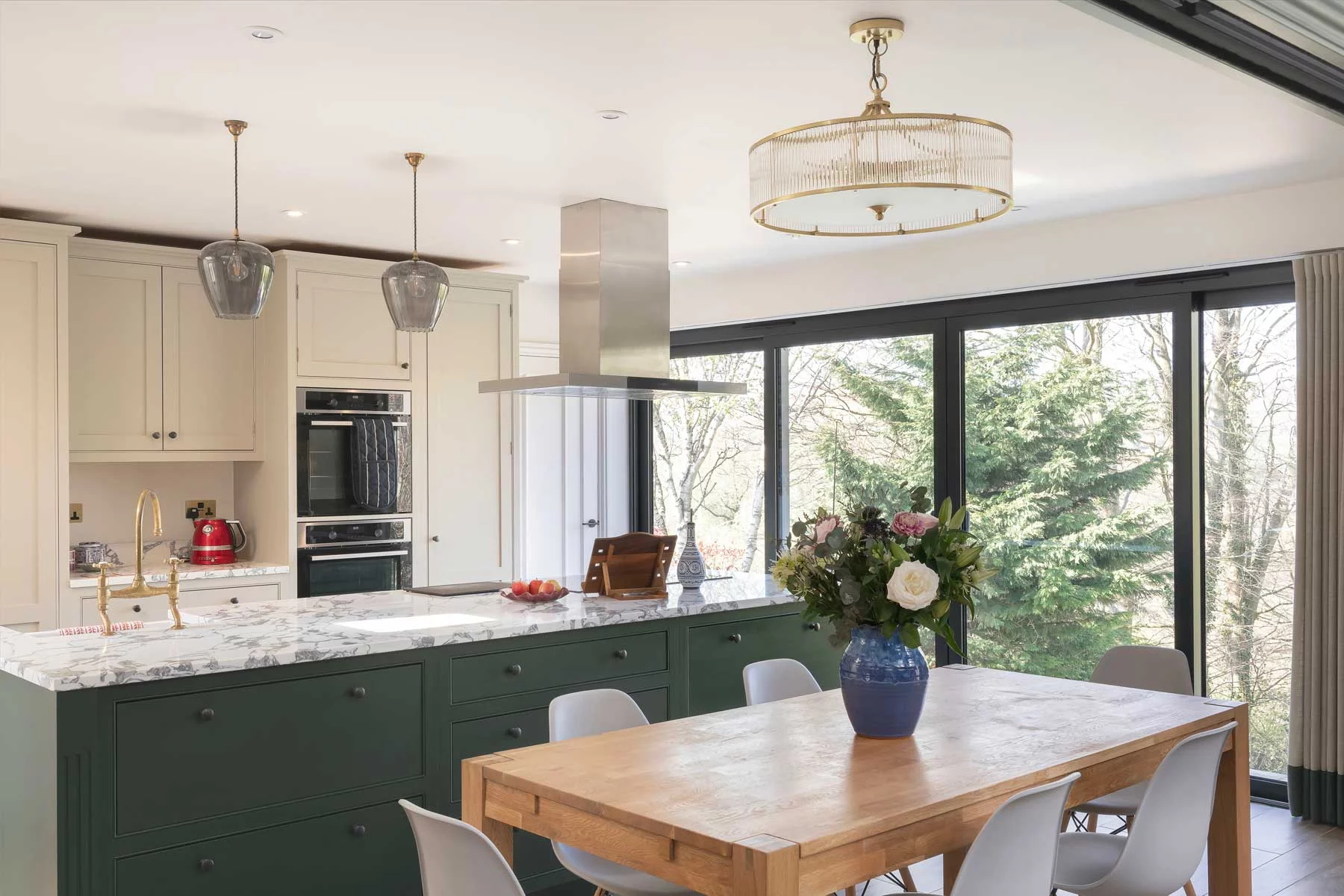 Comprehensive view of the versatile open-plan kitchen and dining area.